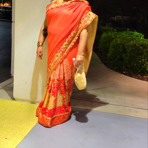 Embroidered sari - Picture 3 of 4